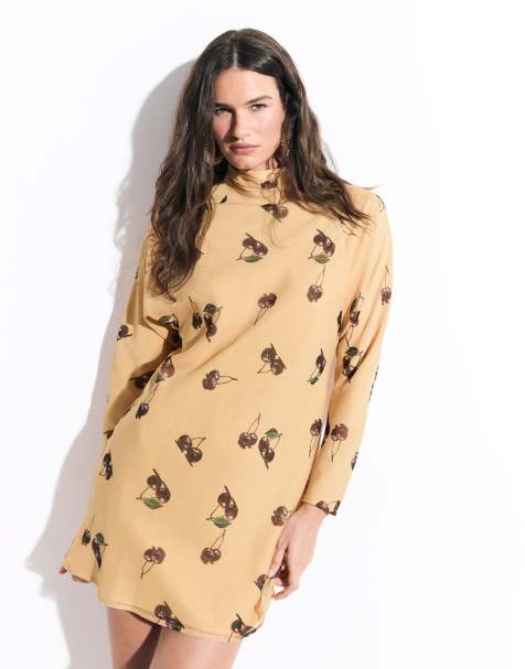 ASOS DESIGN chiffong miniklänning med batwingärm i körsbärstryck - view 1