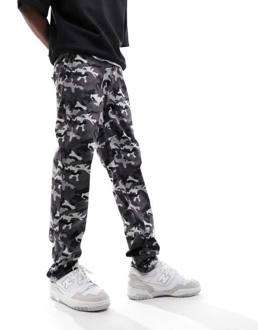 ASOS DESIGN - Chinobroek met rechte pasvorm in camouflageprint