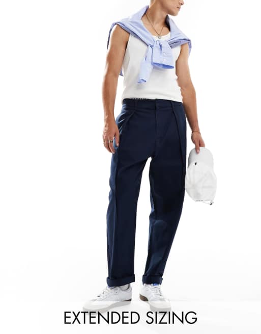 ASOS DESIGN - Chinobroek met rechte pijpen en plooien in marineblauw 