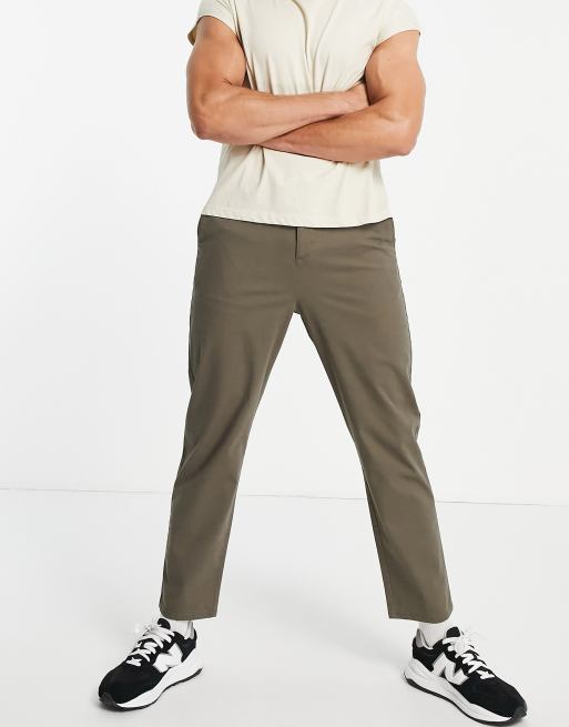 ASOS DESIGN – Chinohose in Skater-Passform in Khaki