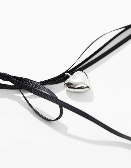 ASOS DESIGN – Choker-halsband med band och silverfärgat, puffat hjärta, 3 av 4