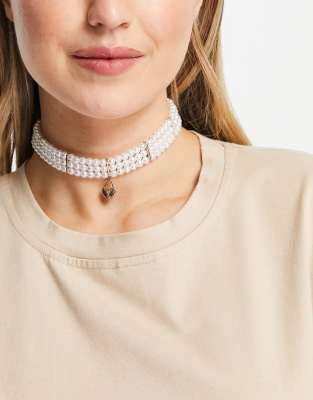 ASOS DESIGN - Choker-halskæde med flere rækker med imiteret perledesign og hjertevedhæng