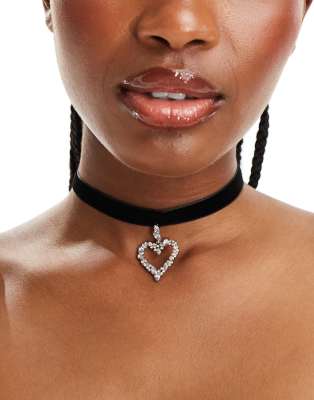 ASOS DESIGN - Choker-Halskette mit Herzanhänger mit Schmucksteinbesatz-Silber