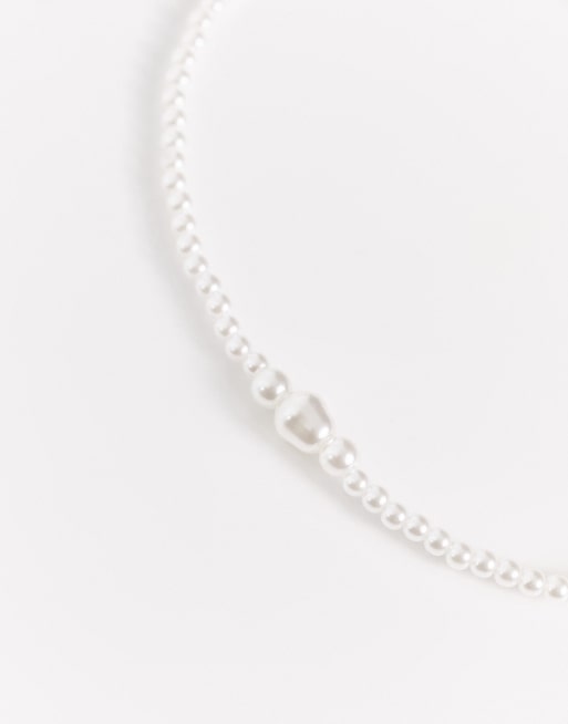 ASOS DESIGN choker necklace in graduating faux pearls, 2 of 4