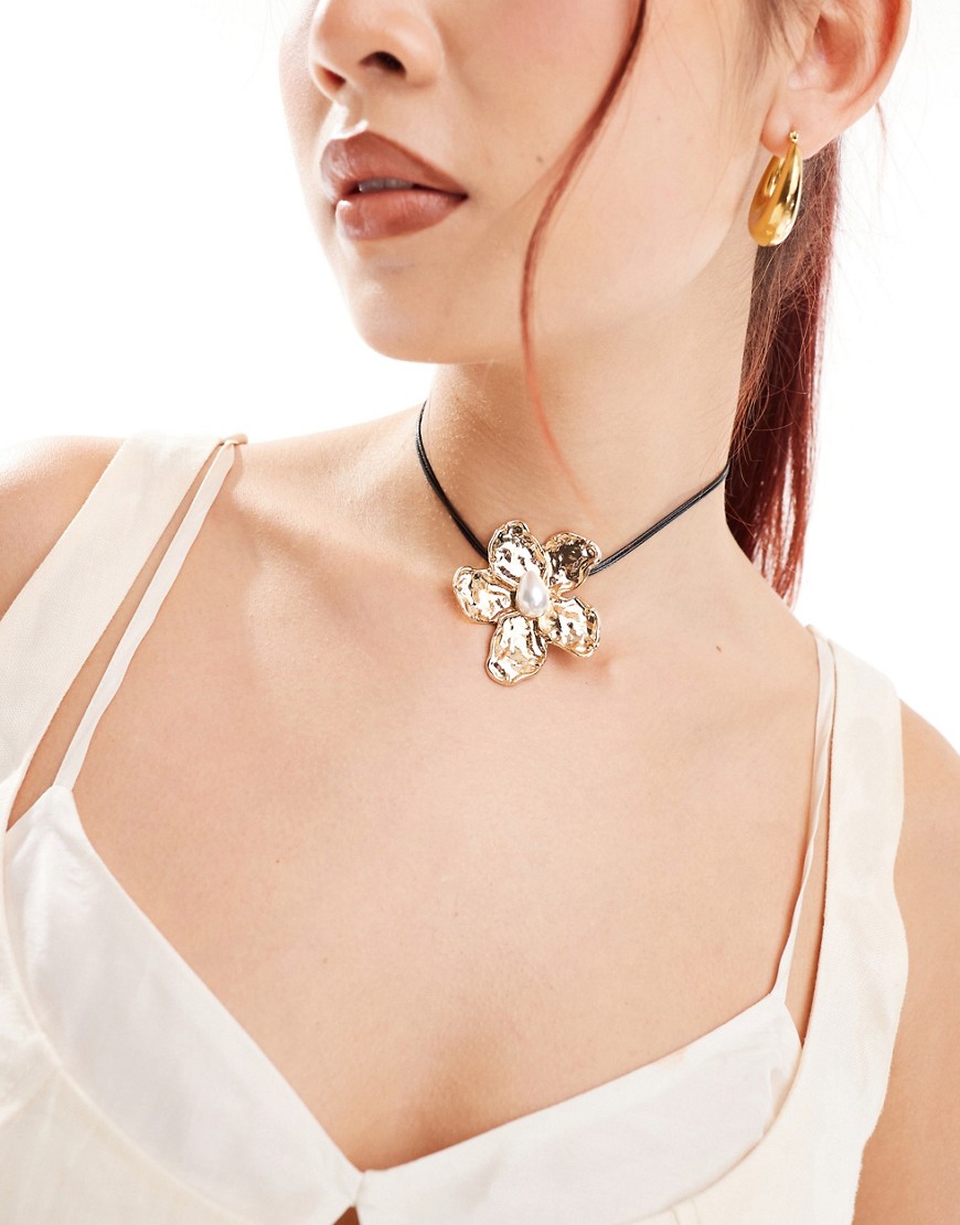 Asos Design Choker Necklace With Hammered Corsage Detail With Faux Pearl Detail In Gold Tone
