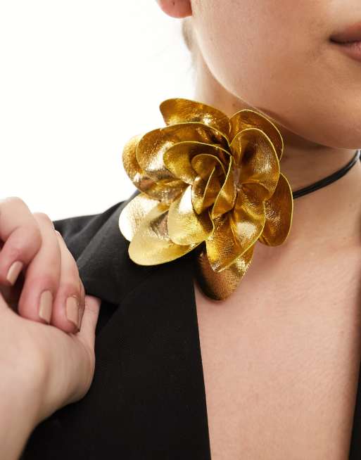 ASOS DESIGN choker necklace with metallic gold corsage detail, 2 of 4