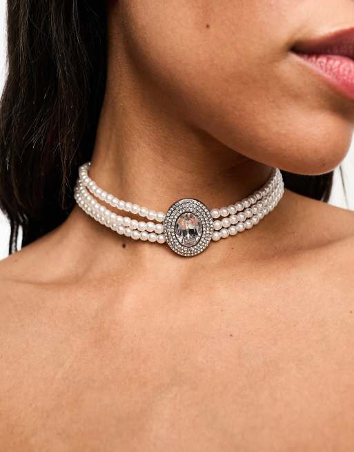 ASOS DESIGN – Choker z kilkoma rzędami sztucznych pereł i elementem w kolorze srebra z kryształkami