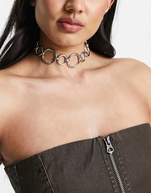 ASOS DESIGN - Chokerketting met ontwerp met meerdere ringen in zilverkleur, 2 van 4