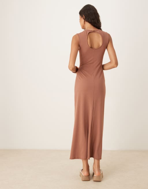 ASOS DESIGN – Chokladbrun, ärmlös solklänning i midilängd med sömdetalj, 4 av 4