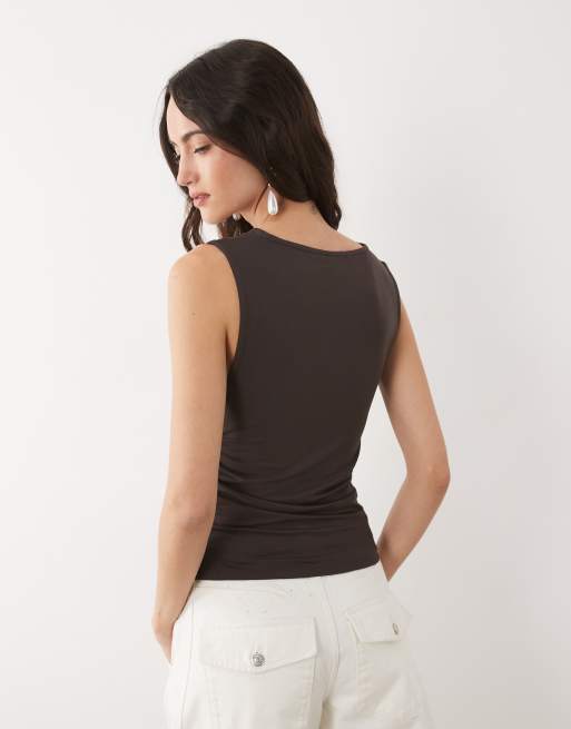 ASOS DESIGN – Chokladbrun, ärmlös topp med drapering och indragen midja, 3 av 4