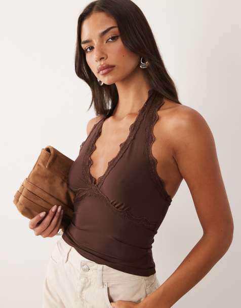 ASOS DESIGN – Chokladbrun, åtsmitande topp med halterneck och spetskant - view 1