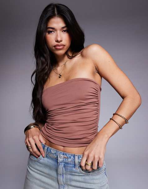 ASOS DESIGN – Chokladbrun bandeau-topp med rysch och spetsig fåll - view 1