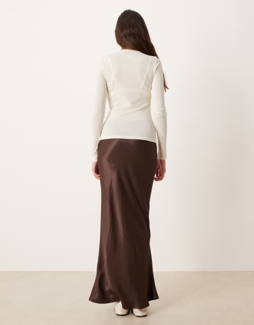 ASOS DESIGN – Chokladbrun diagonalskuren maxikjol i satin, 4 av 5