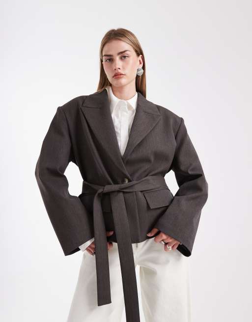 ASOS DESIGN – Chokladbrun, figursydd och boxig kavaj med skärp, 2 av 4