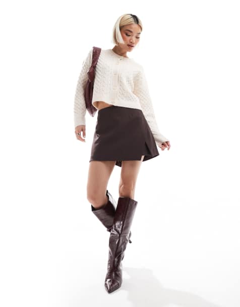 ASOS DESIGN – Chokladbrun, figursydd skort i minilängd med omlottdesign - view 1