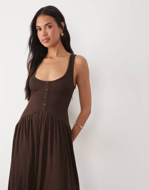 ASOS DESIGN – Chokladbrun, krinklad midiklänning med knäppning, 4 av 4