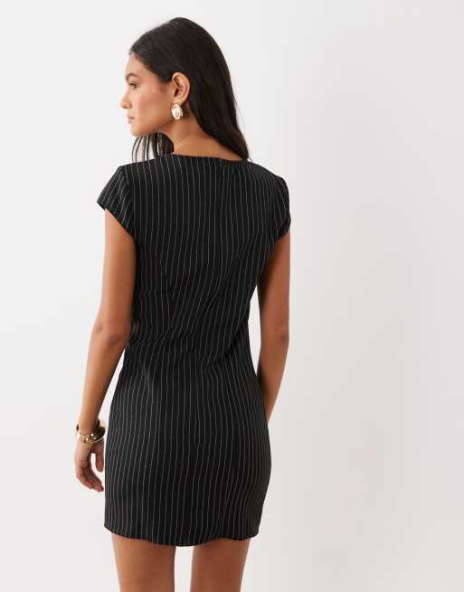 ASOS DESIGN – Chokladbrun, kritstrecksrandig miniklänning med holkärmar, 4 av 4