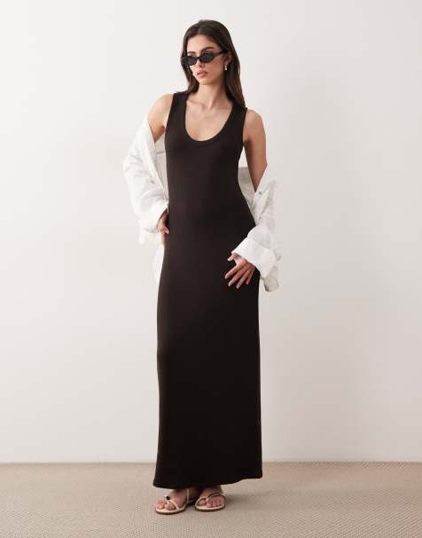ASOS DESIGN – Chokladbrun maxiklänning i lätt bouclé med djup ringning - view 1