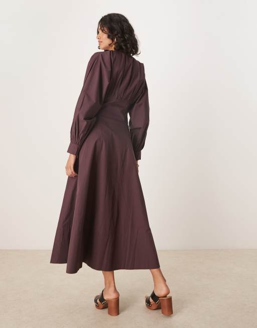 ASOS DESIGN – Chokladbrun maxiklänning i poplin med långa ärmar och v-ringning, 3 av 4
