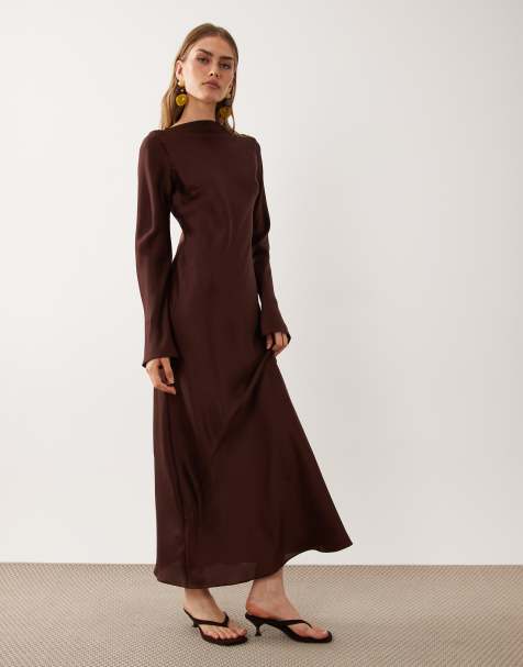 ASOS DESIGN – Chokladbrun maxiklänning i satin med långa ärmar - view 1