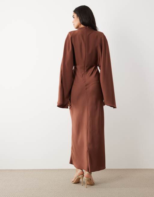 ASOS DESIGN – Chokladbrun maxiklänning i satin med ståkrage och stora ärmar, 4 av 4