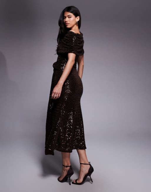 ASOS DESIGN – Chokladbrun maxiklänning med extra rynkat liv, drapering och paljetter, 2 av 4