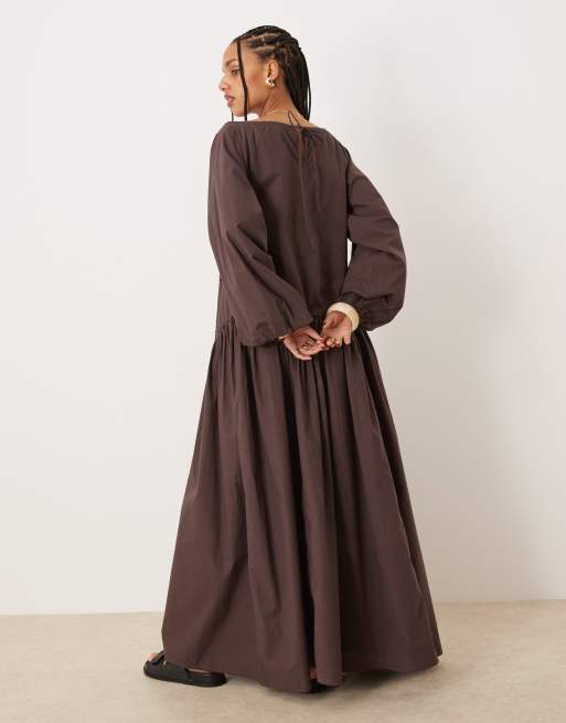 ASOS DESIGN – Chokladbrun maxiklänning med rynkad halsringning, sänkt midja och blommig cutwork-spets, 4 av 4