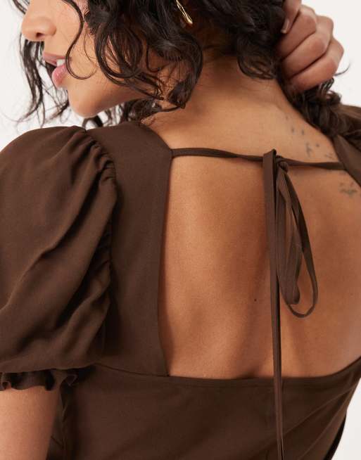 ASOS DESIGN – Chokladbrun midiklänning med puffärmar och knäppning, 2 av 4