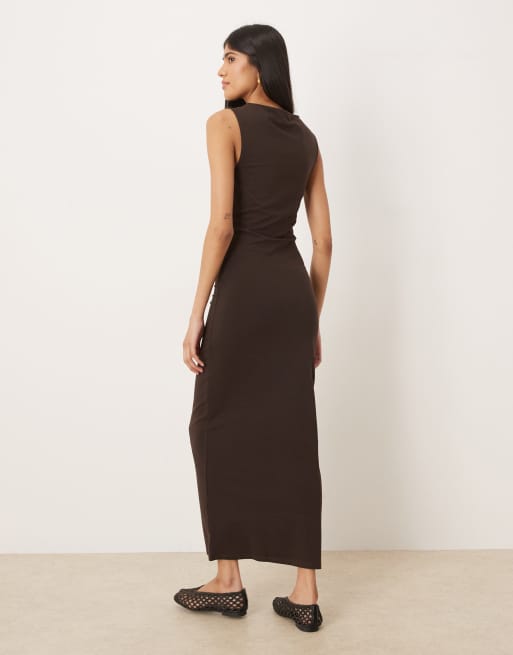 ASOS DESIGN – Chokladbrun midiklänning med rynkning i sidan och båtringning, 3 av 4