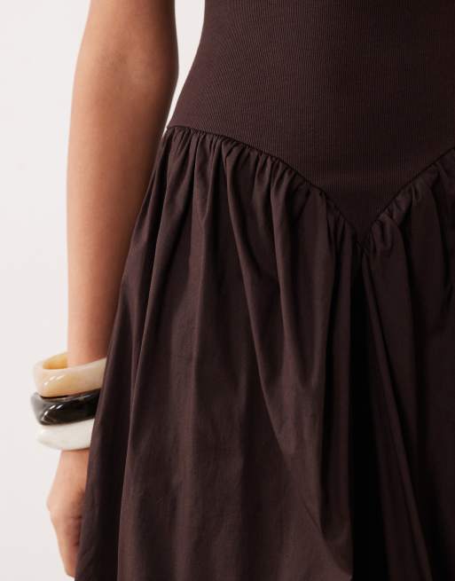 ASOS DESIGN – Chokladbrun midiklänning med sänkt midja och vävd kjol, 3 av 4