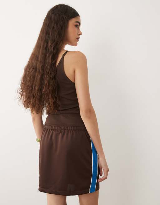 ASOS DESIGN – Chokladbrun minikjol i trikå med dragsko, 4 av 5