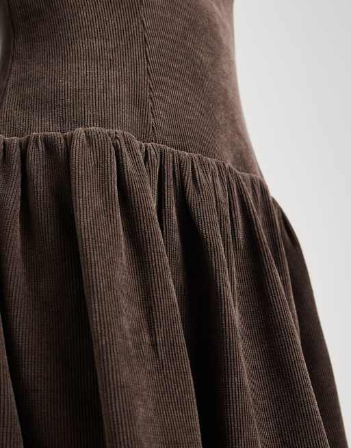 ASOS DESIGN – Chokladbrun miniklänning i manchester med sänkt midja och ballongfåll, 3 av 4