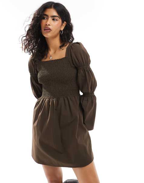 ASOS DESIGN – Chokladbrun miniklänning i poplin med smockat liv och ärmdetaljer - view 1
