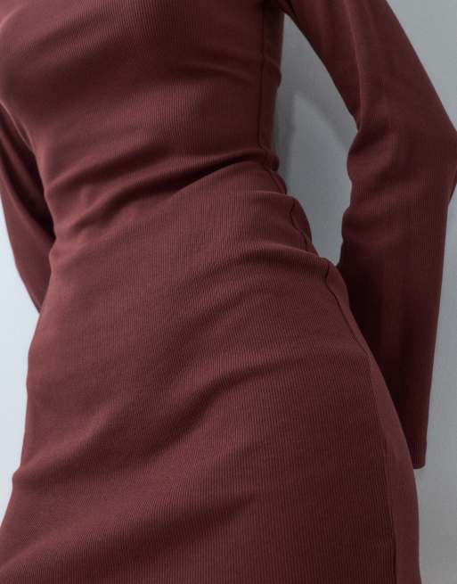 ASOS DESIGN – Chokladbrun miniklänning i satin och slipmodell med djup ringning baktill, 4 av 5