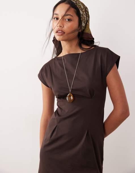 ASOS DESIGN – Chokladbrun miniklänning med båtringning - view 1