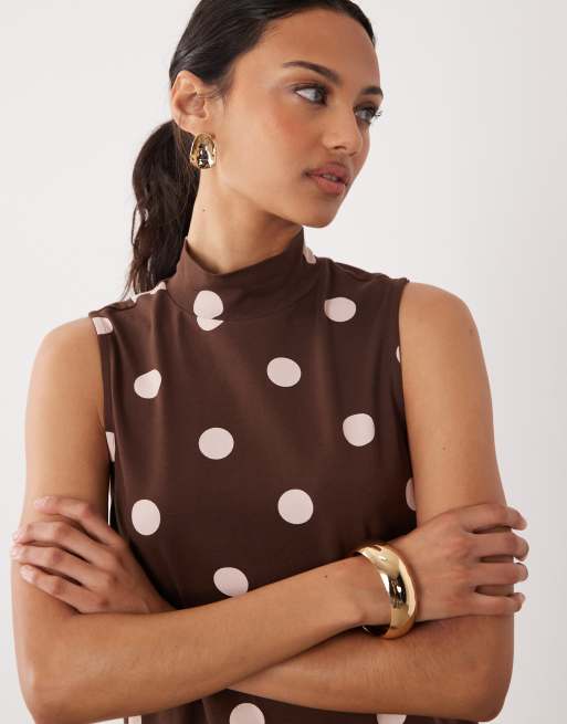 ASOS DESIGN – Chokladbrun och rosa, prickig, ärmlös maxiklänning med ståkrage, 3 av 4