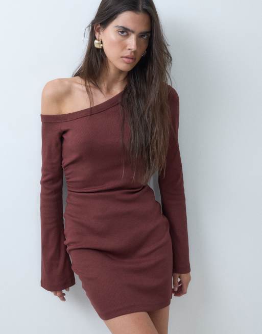 ASOS DESIGN – Chokladbrun, ribbad miniklänning i bomull med asymmetrisk design, 3 av 5