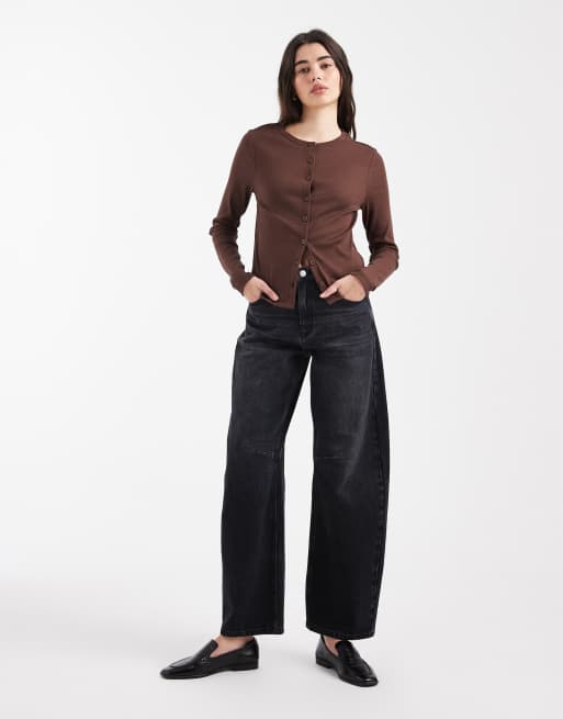 ASOS DESIGN – Chokladbrun, ribbad topp med rund halsringning och knäppning i bomull, 3 av 4