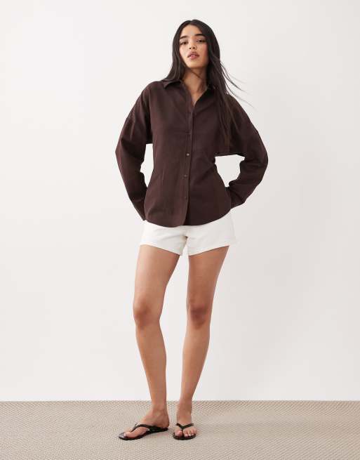 ASOS DESIGN – Chokladbrun skjorta i linnemix med indragning baktill, 3 av 4