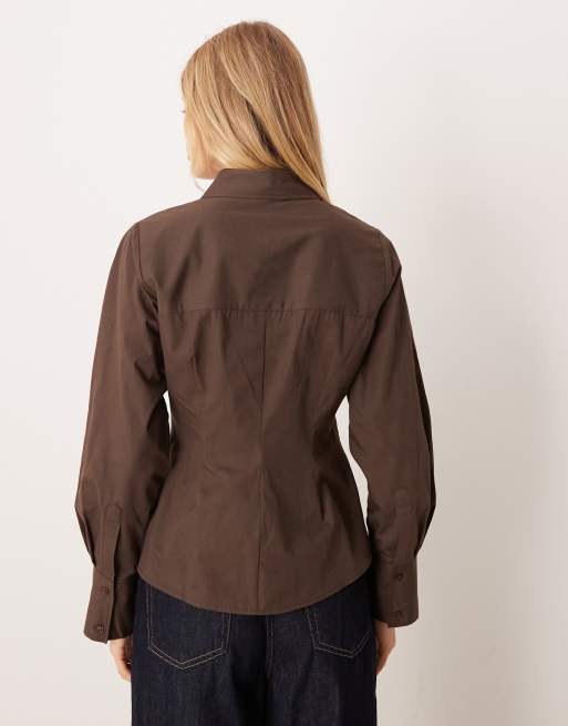 ASOS DESIGN – Chokladbrun skjorta med markerad midja och veck, 4 av 4