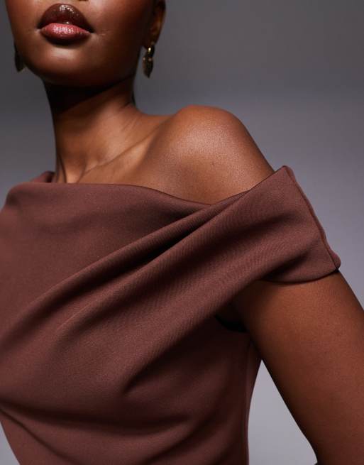 ASOS DESIGN – Chokladbrun, skulpterad miniklänning i scubaliknande tyg med bara axlar, 3 av 4