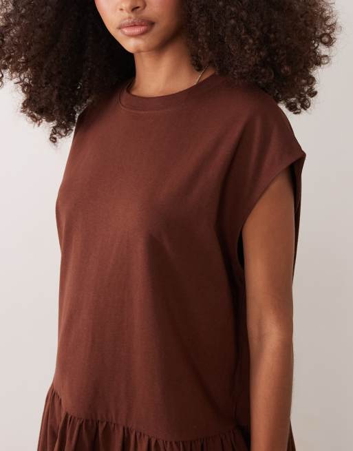 ASOS DESIGN – Chokladbrun smockklänning i minilängd, 4 av 4