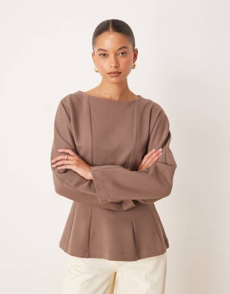 ASOS DESIGN – Chokladbrun t-shirt med dekorativ söm, markerad midja och långa ärmar - view 1