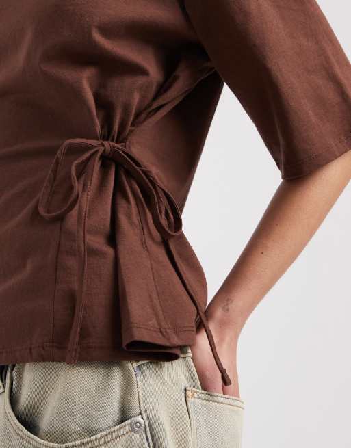 ASOS DESIGN – Chokladbrun topp med korta ärmar och knytning i midjan, 2 av 4