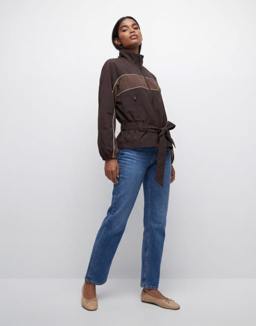 ASOS DESIGN – Chokladbrun träningsjacka med hängande skärp och ståkrage, 8 av 11