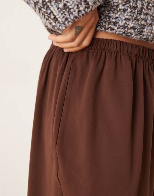 ASOS DESIGN – Chokladbruna byxor med bomullskänsla och ballongben, 4 av 5