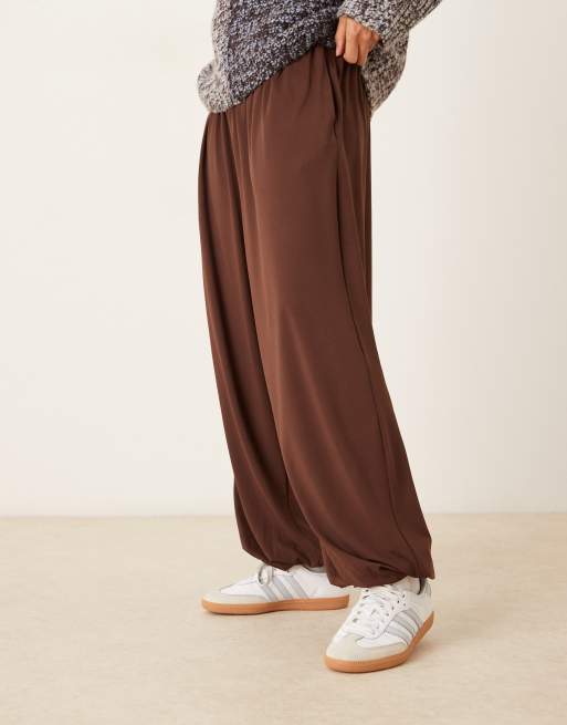 ASOS DESIGN – Chokladbruna byxor med bomullskänsla och ballongben, 5 av 5
