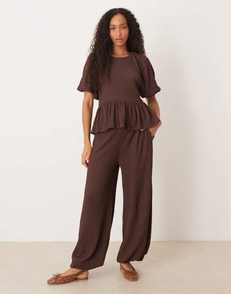 ASOS DESIGN – Chokladbruna byxor med bubblig textur, del av set - view 1