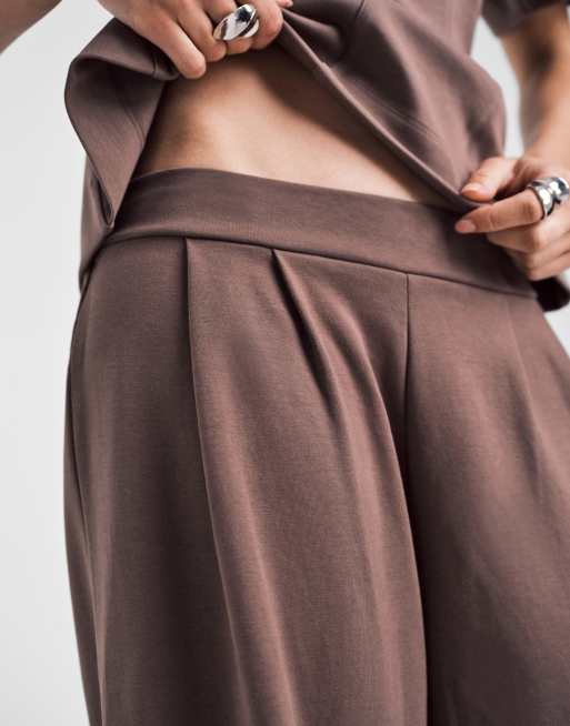 ASOS DESIGN – Chokladbruna byxor med veck framtill och vida ben, del av set, 3 av 5