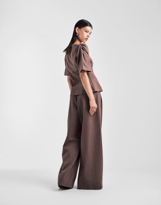 ASOS DESIGN – Chokladbruna byxor med veck framtill och vida ben, del av set, 4 av 5
